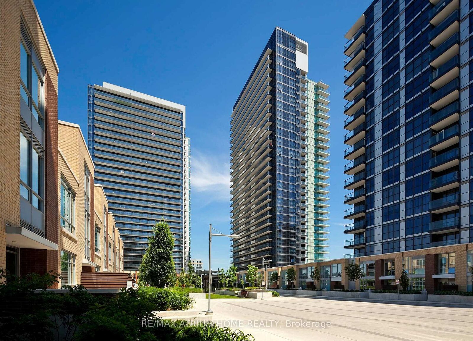 Property Photo: 29 Singer Court 1502 ON M2K 0B3