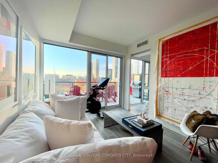 Property Photo:  158 Front Street E 822  ON M5A 0K9 