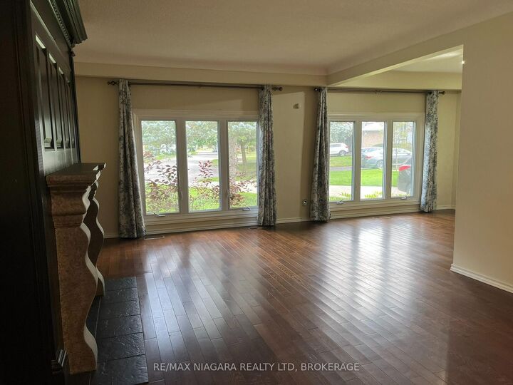 Property Photo:  71 Glenayr Place  ON L3C 3M6 