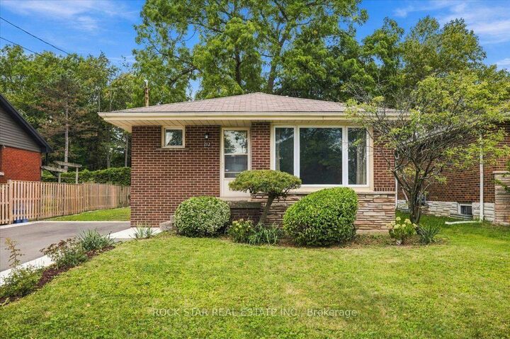 Property Photo:  212 West 33rd Street  ON L9C 5J5 