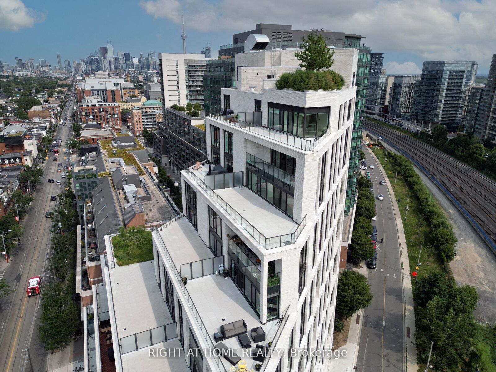 Property Photo:  200 Sudbury Street 413  ON M6J 0H1 