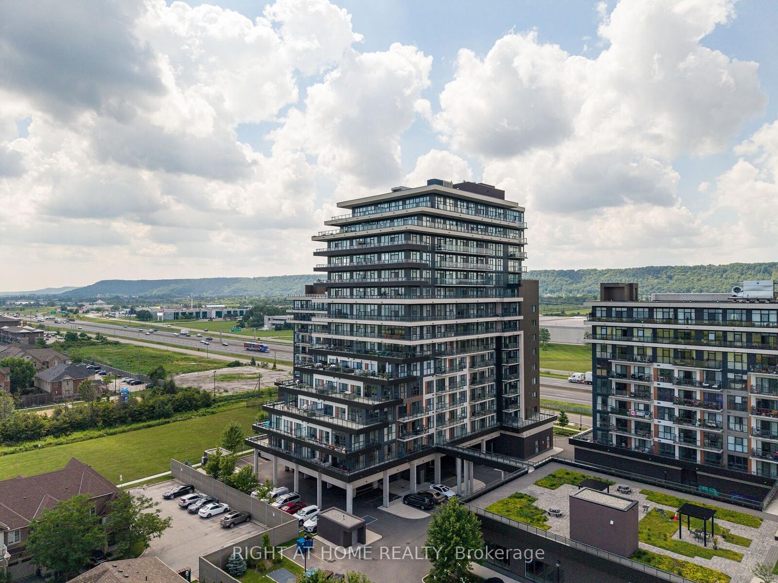 Property Photo:  550 North Service Road 505  ON L3M 0H9 