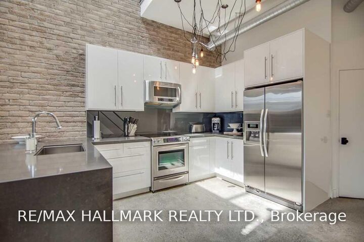 Property Photo:  6 Bartlett Avenue 7  ON M6H 3E8 