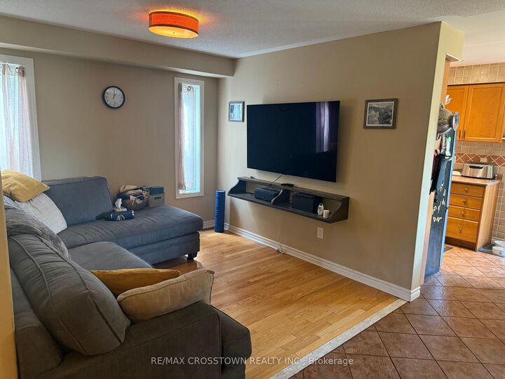 Property Photo:  22 Eaglestone Lane Upper  ON L4N 0H8 