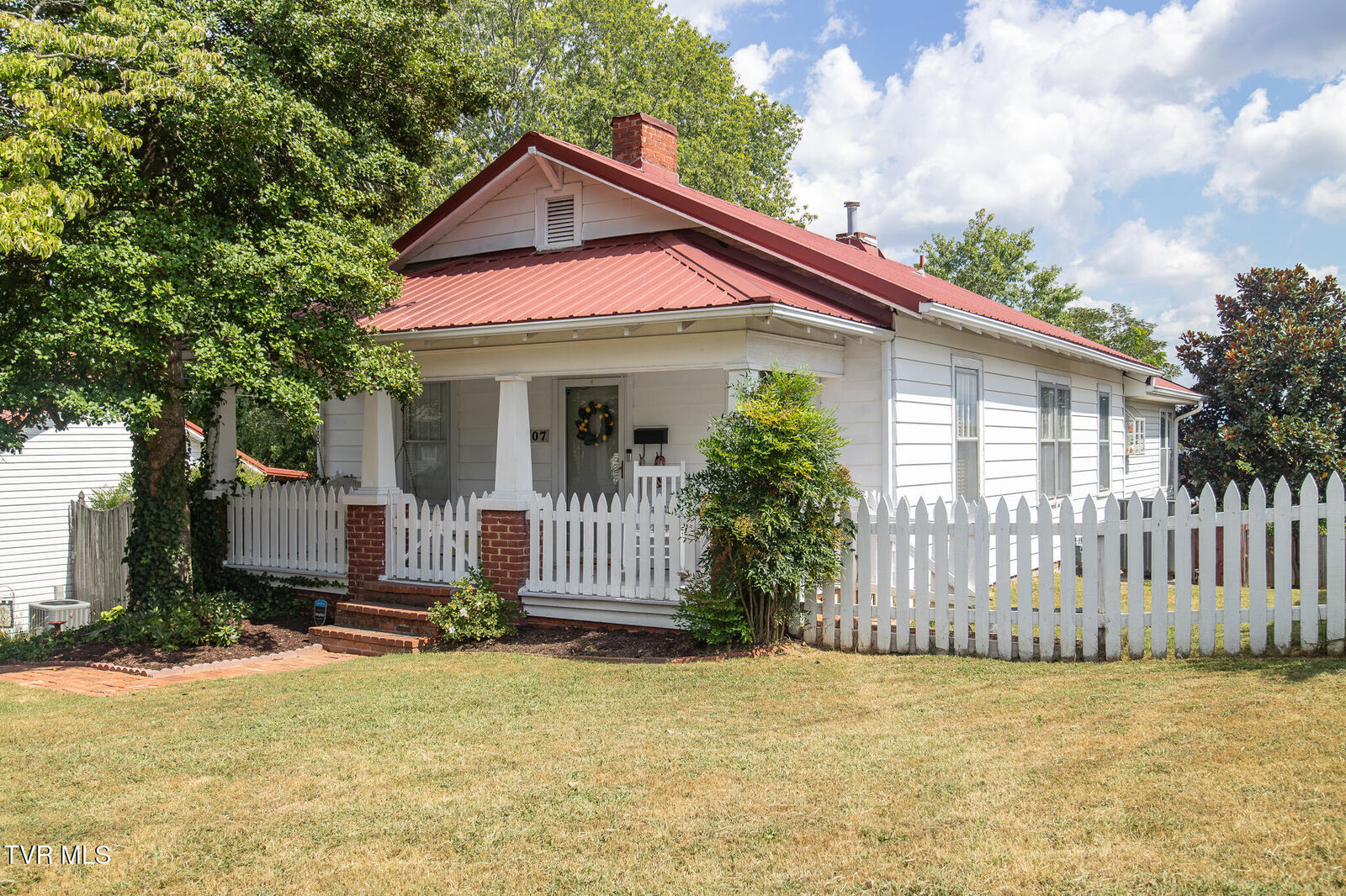 Property Photo: 107 Peachtree Street TN 37604