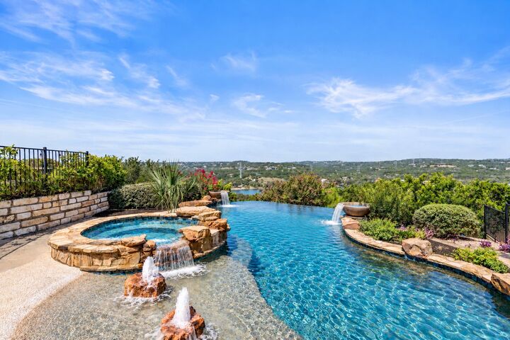 Property Photo: 2702 Lakehurst Road TX 78669