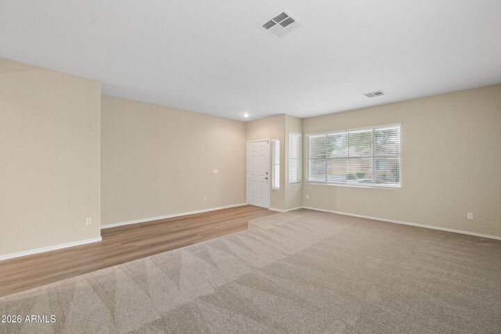 Property Photo: 9806 W Horse Thief Pass AZ 85353
