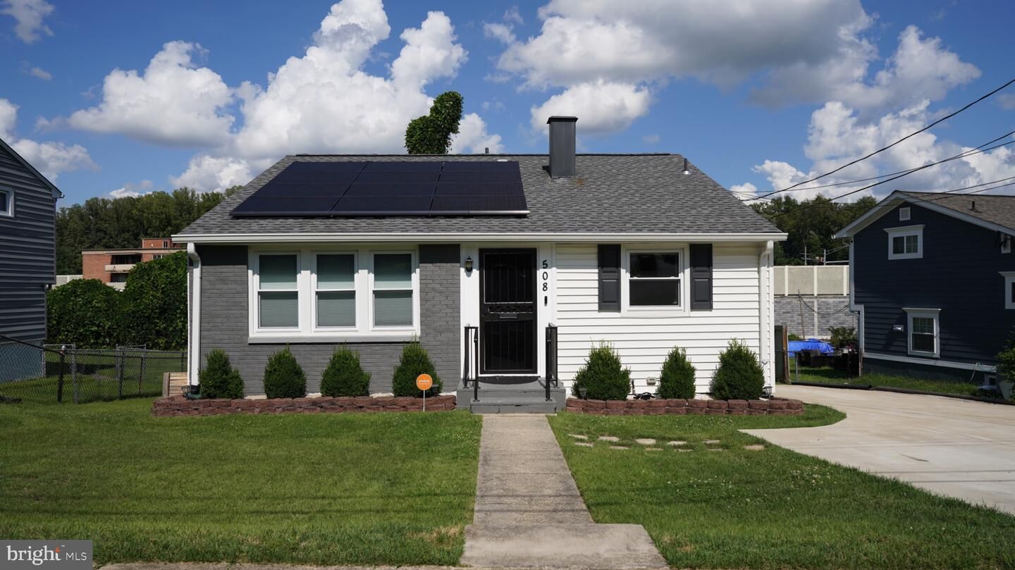 Property Photo:  508 Winslow Road  MD 20745 