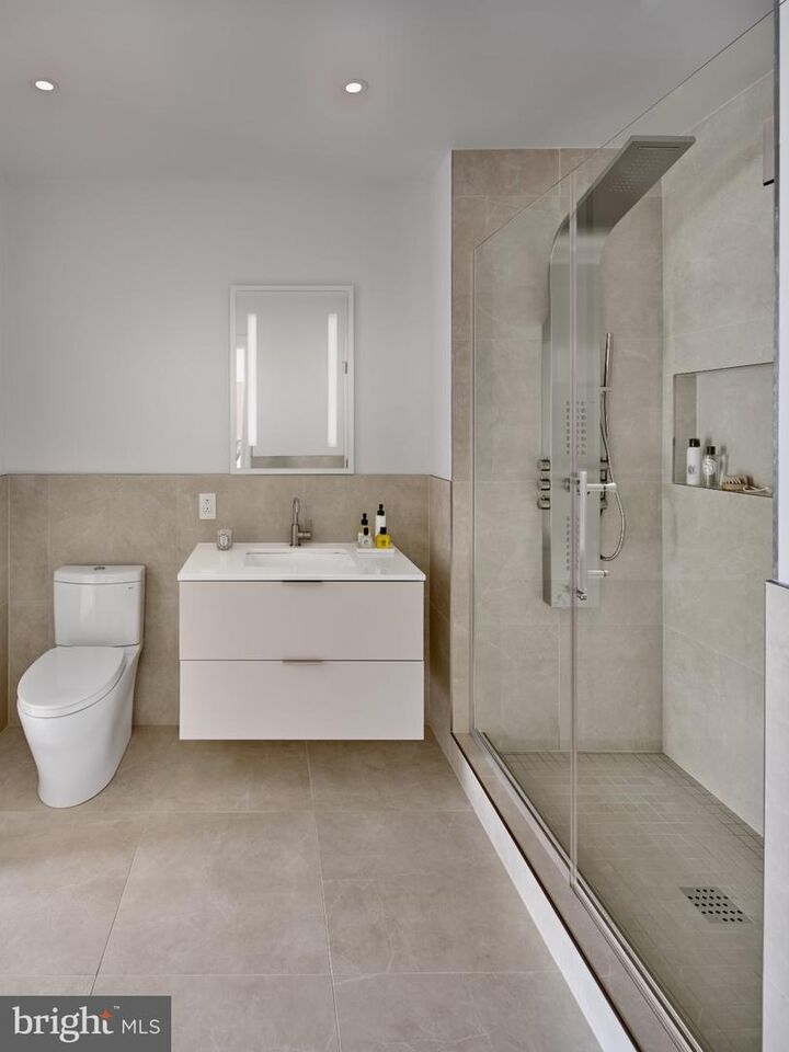 Property Photo:  815 - 17 N Poplar Street 00 1 Br R  PA 19123 