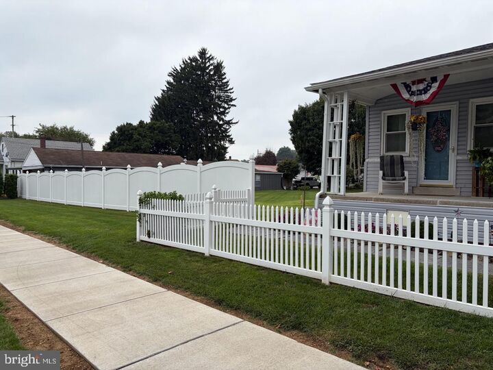 Property Photo: 887 E Lehman Street PA 17046