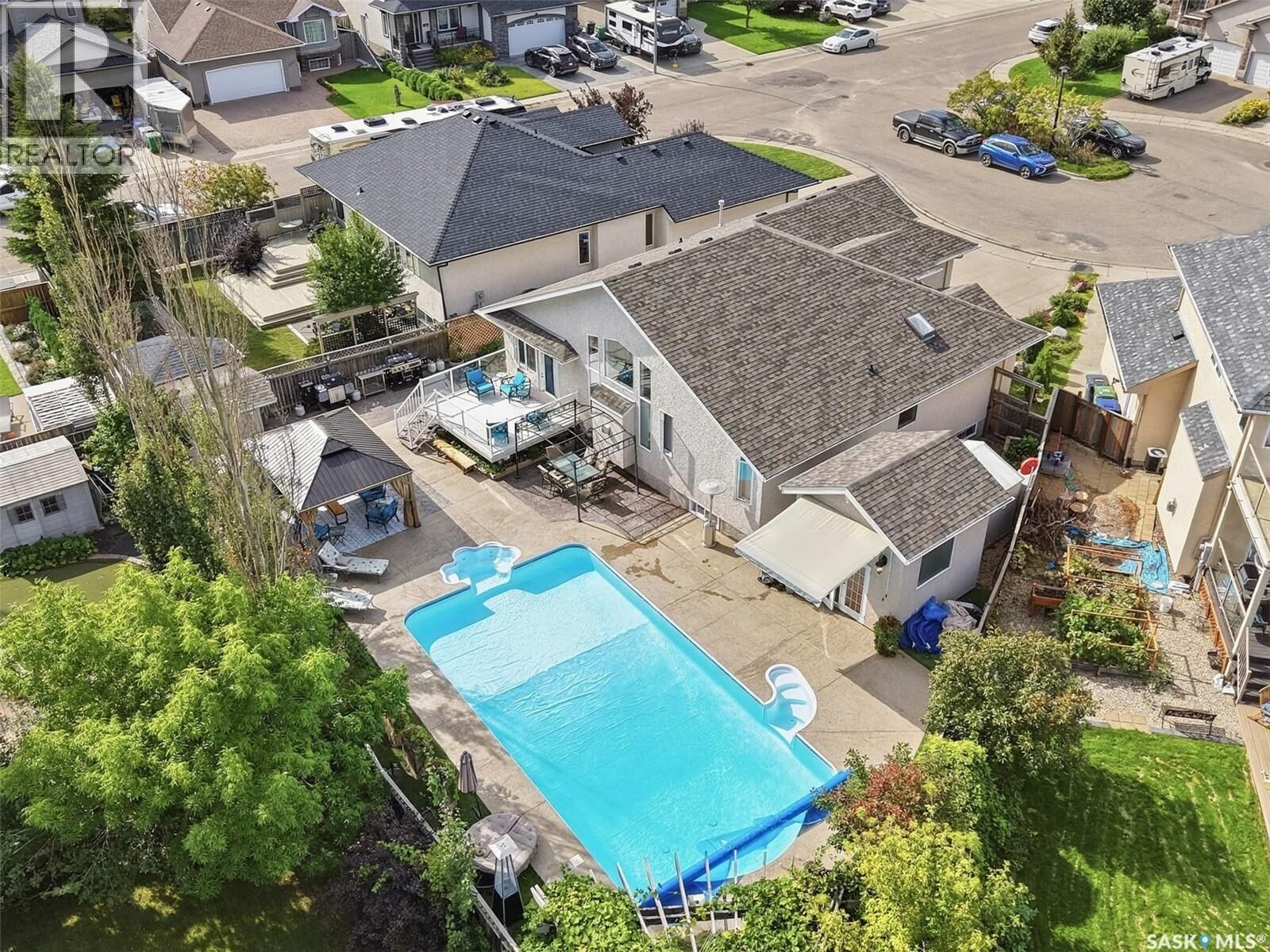 Property Photo:  522 Bellmont Bay  SK S7V 1K4 