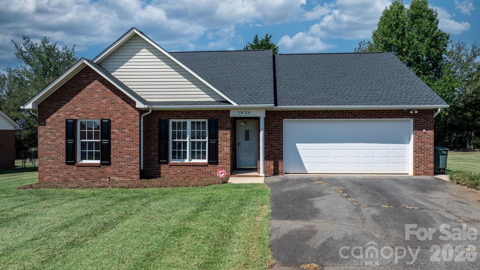 Property Photo: 1420 Farmington Hills Drive NC 28613