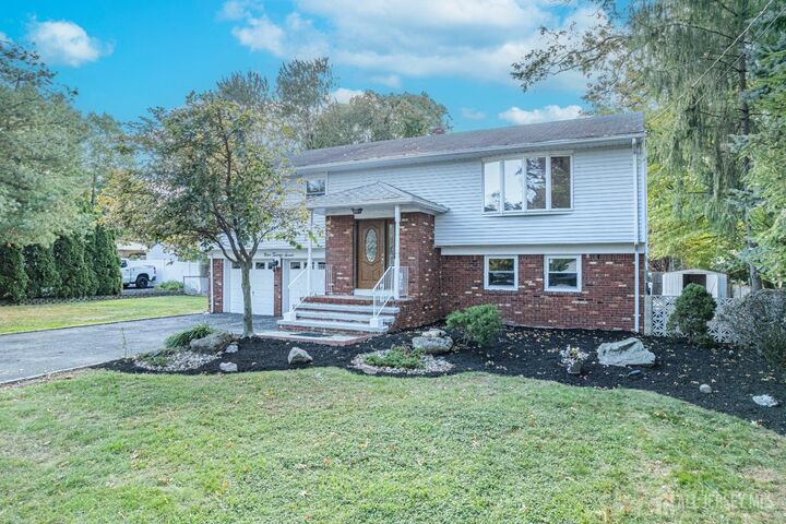 Property Photo:  927 Wood Avenue  NJ 08820 