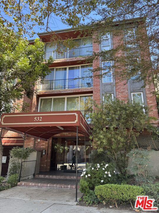 Property Photo: 532 N Rossmore Ave, Unit 306 CA 90004