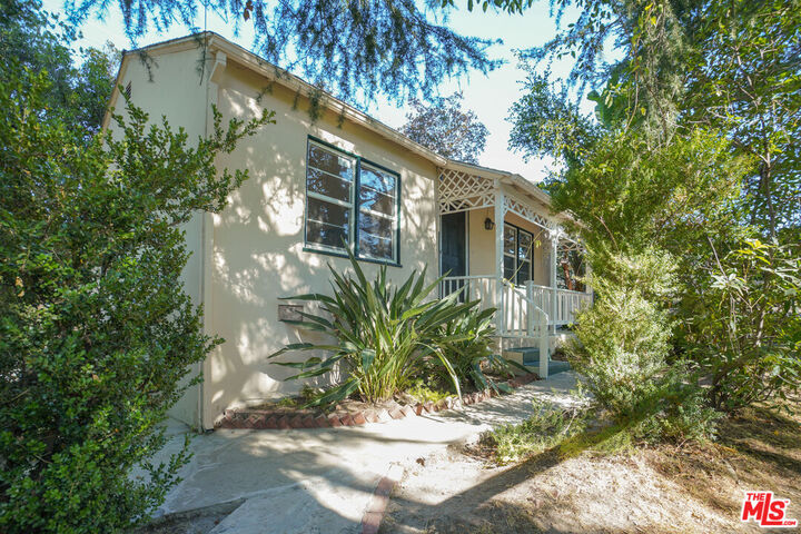 Property Photo: 4164 1/2 Stansbury Ave CA 91423