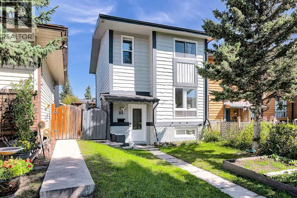 Property Photo: 84 Cedarwood Hill Southwest AB T2W 3H5