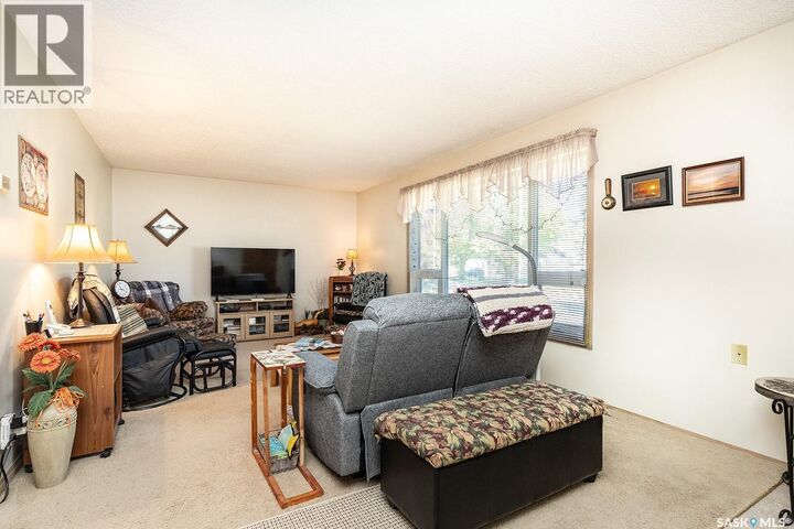 Property Photo:  405 4th Avenue E  SK S0K 4T0 