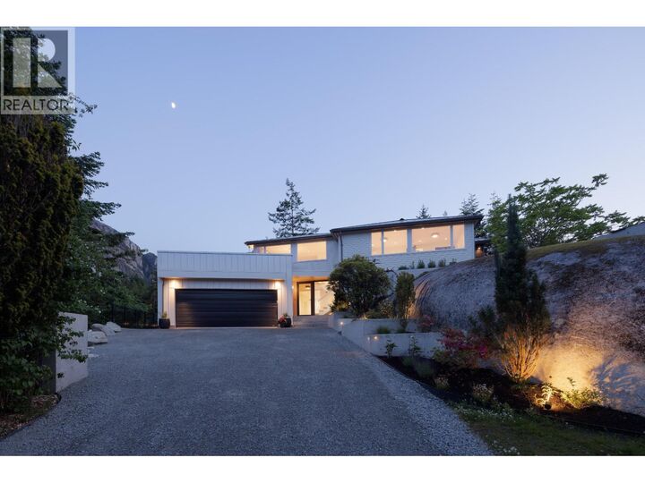 Property Photo: 38243 Vista Crescent BC V8B 0B1