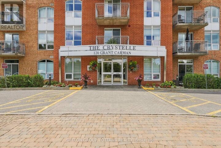 Property Photo:  120 Grant Carman Drive 802  ON K2E 1C8 