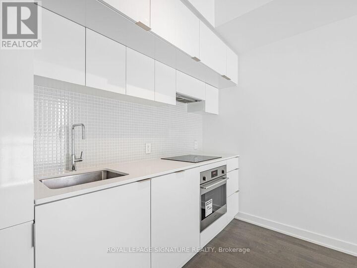 Property Photo:  185 Roehampton Avenue 615  ON M4P 0C6 