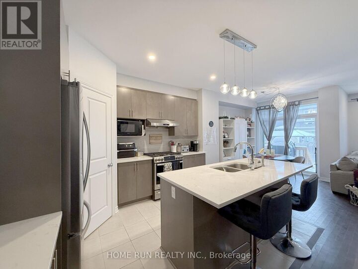Property Photo: 555 Jackdaw Avenue ON K2J 6M8