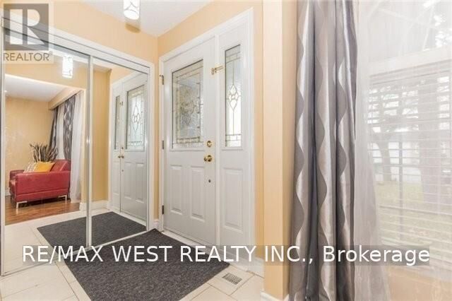 Property Photo:  82 Marchbank Crescent Upper  ON L6S 3B1 