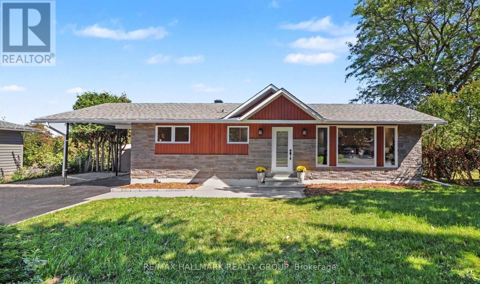 Property Photo:  7 Attwood Crescent  ON K2E 5B1 