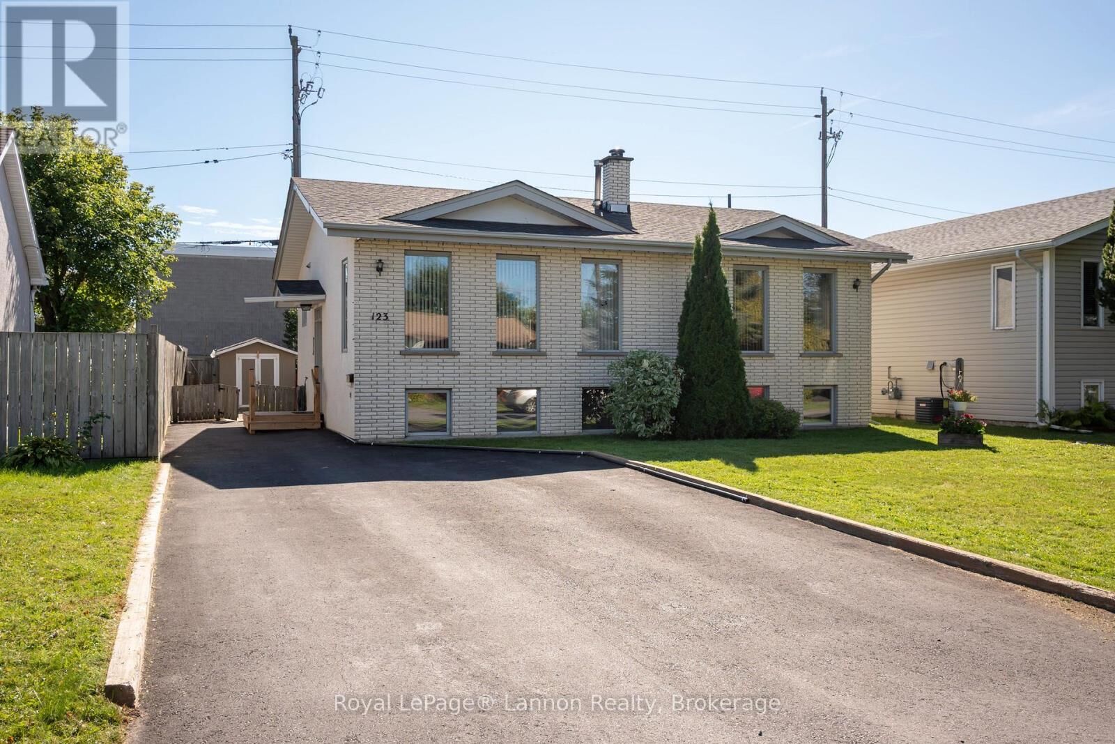 Property Photo:  123 Parsons Avenue  ON P7A 7B3 