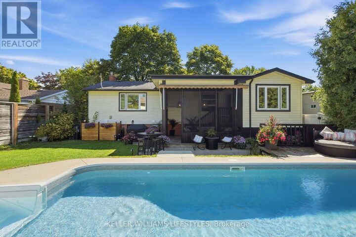 Property Photo:  1 Queen Anne Circle  ON N6H 4B6 