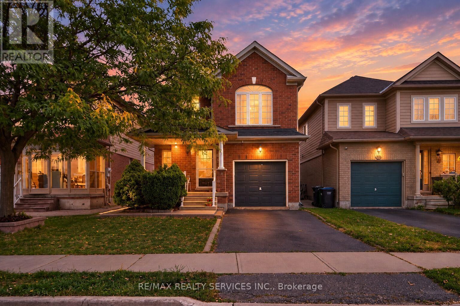 Property Photo:  26 Peachleaf Crescent South  ON L7A 2B2 