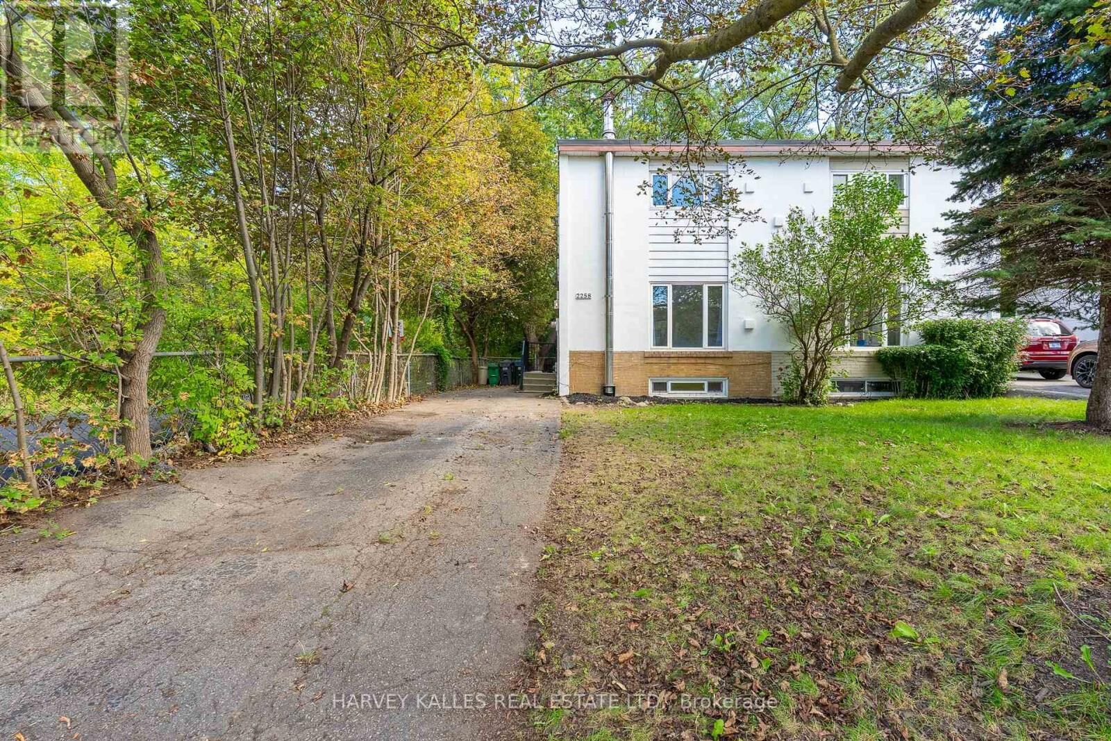 Property Photo: 2258 Brookhurst Road ON L5J 1P9