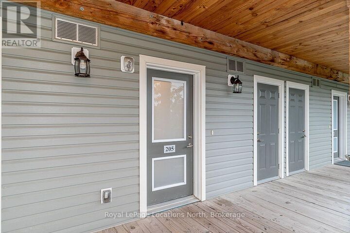 Property Photo:  4 Anchorage Crescent 205  ON L9Y 0Y6 