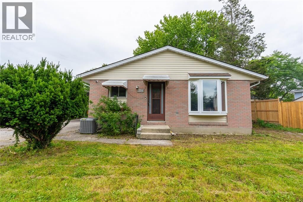 Property Photo: 1104 Overlea Crescent ON N7S 4E7