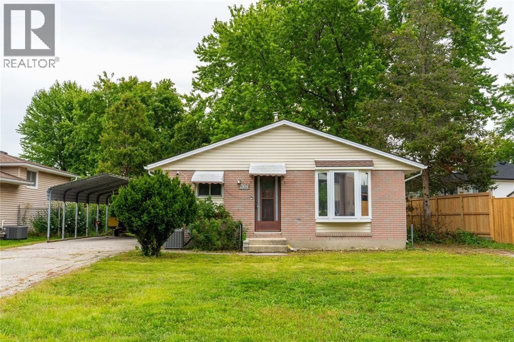 Property Photo:  1104 Overlea Crescent  ON N7S 4E7 