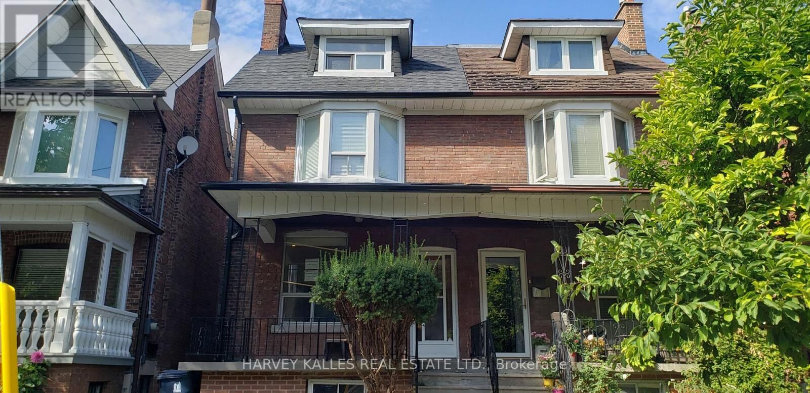 Property Photo:  226 Ashworth Avenue Upper  ON M6G 2A7 