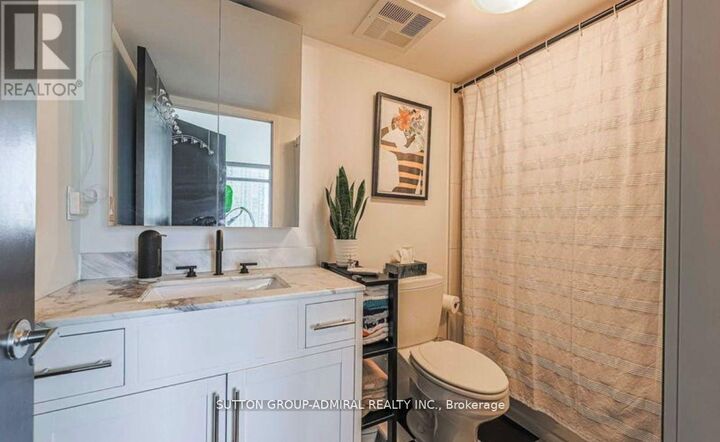 Property Photo:  397 Front Street West 1911  ON M5V 3S1 