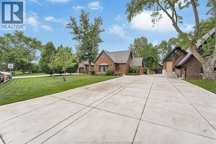 Property Photo:  4236 Roseland Drive East  ON N9G 1Y7 