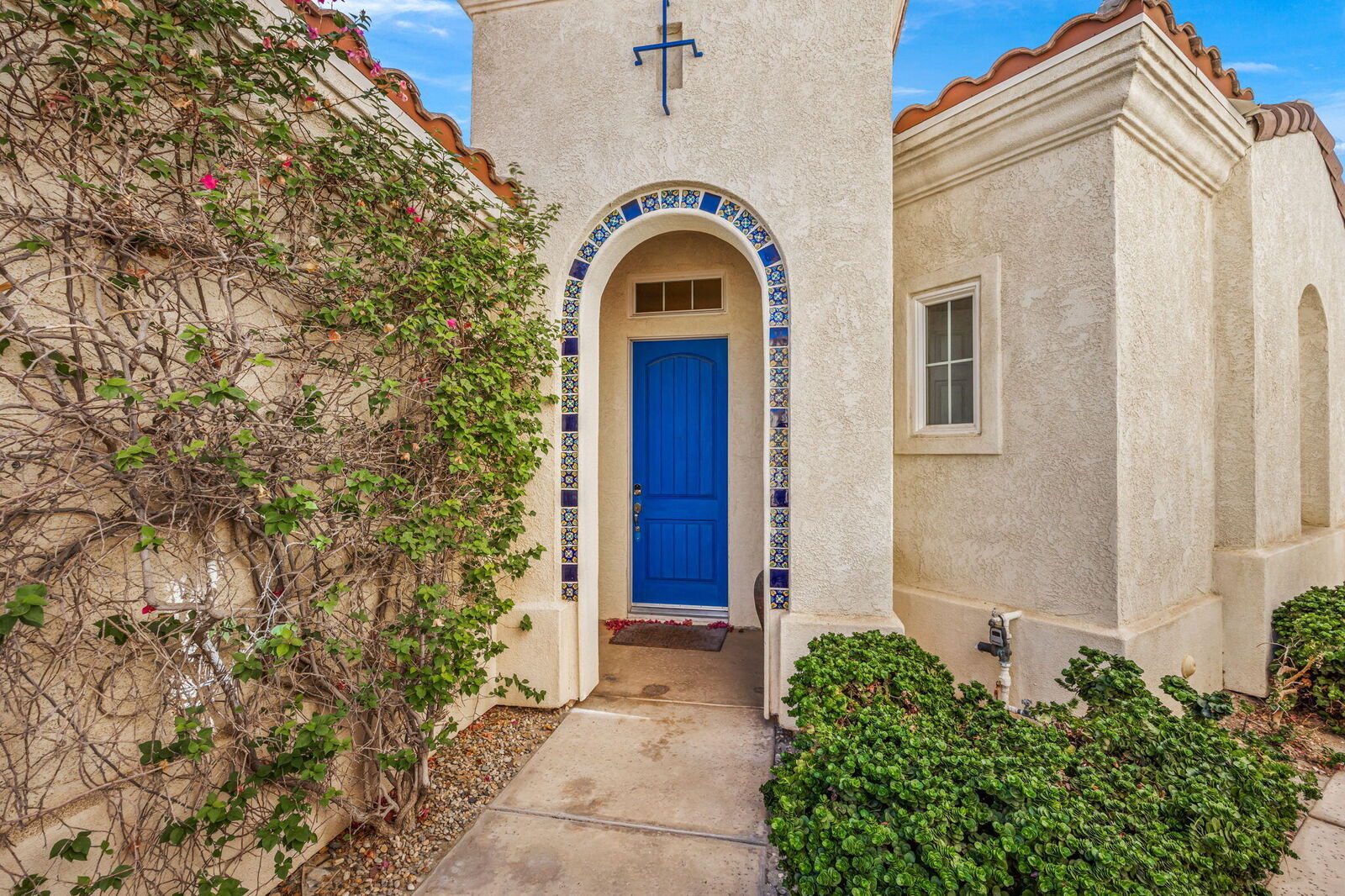 Property Photo:  80913 Via Puerta Azul  CA 92253 