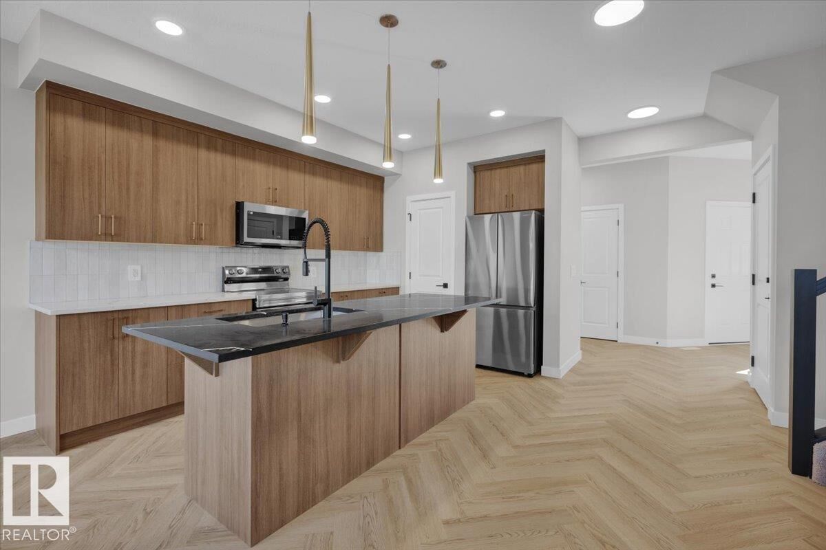Property Photo:  2217 Crossbill Link NW  AB T5S 0Y6 