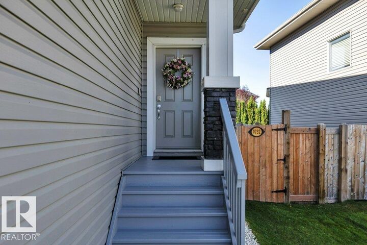 Property Photo:  9732 205 Street NW  AB T5T 4V7 