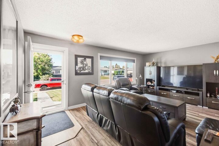 Property Photo:  13427 83 Street NW  AB T5E 2W9 