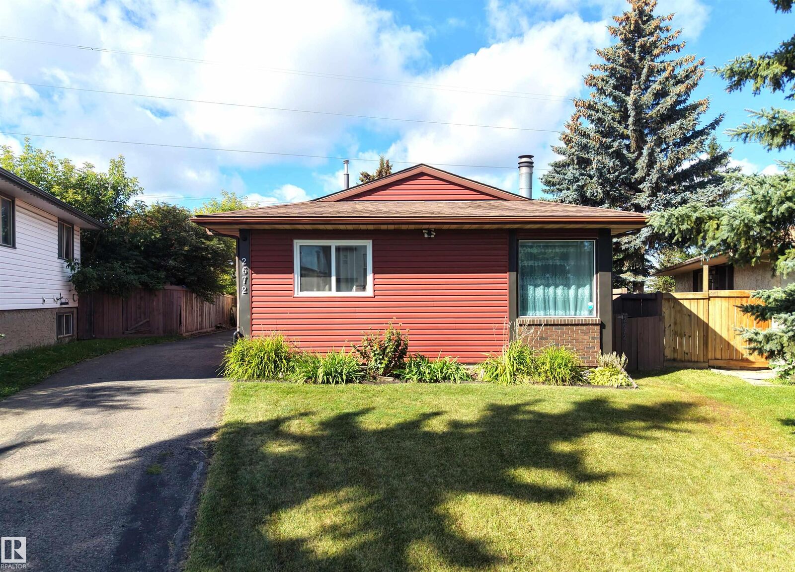 Property Photo:  2672 89 Street NW  AB T6K 2Z3 