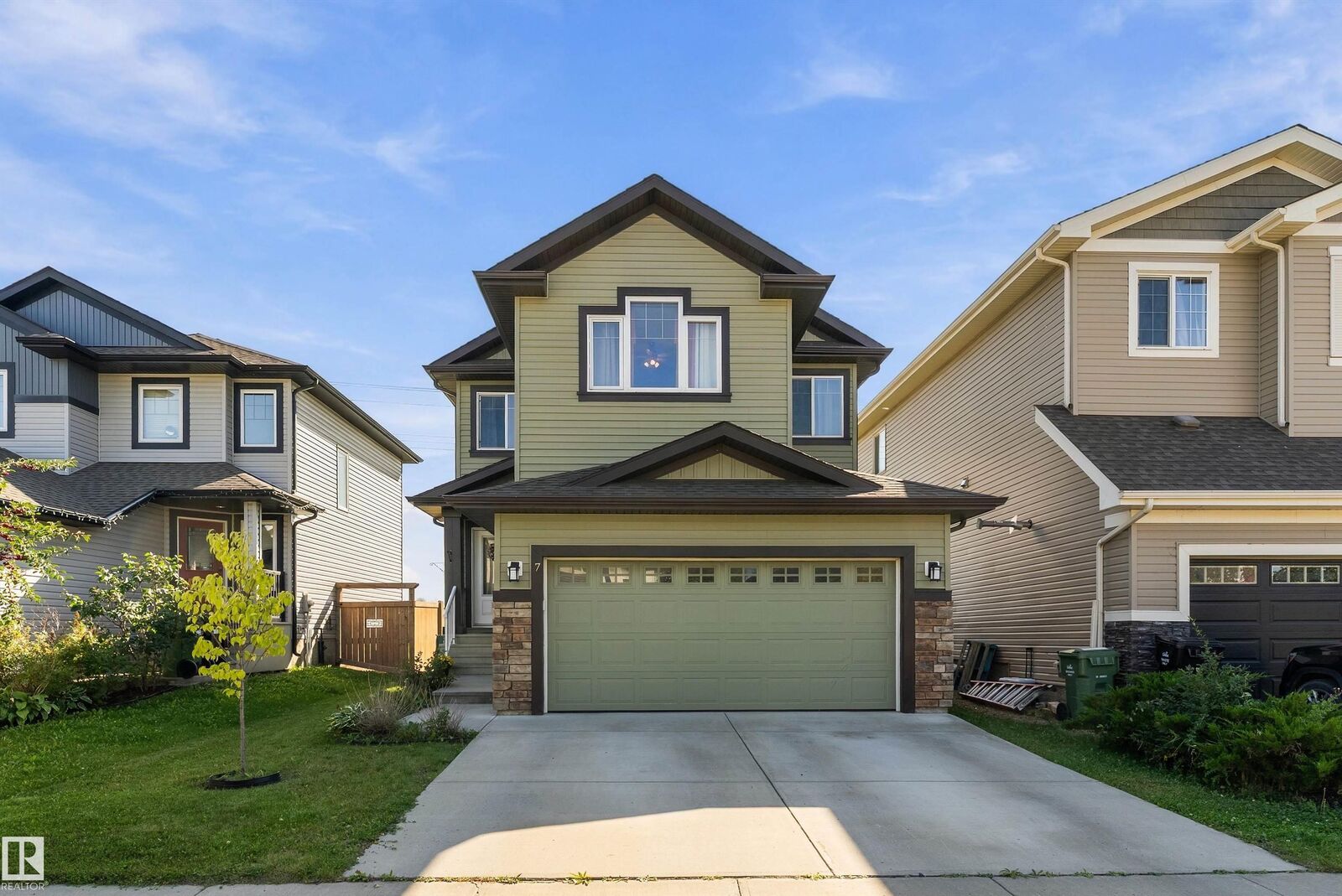 Property Photo:  7 Sandalwood Place  AB T9E 1C2 