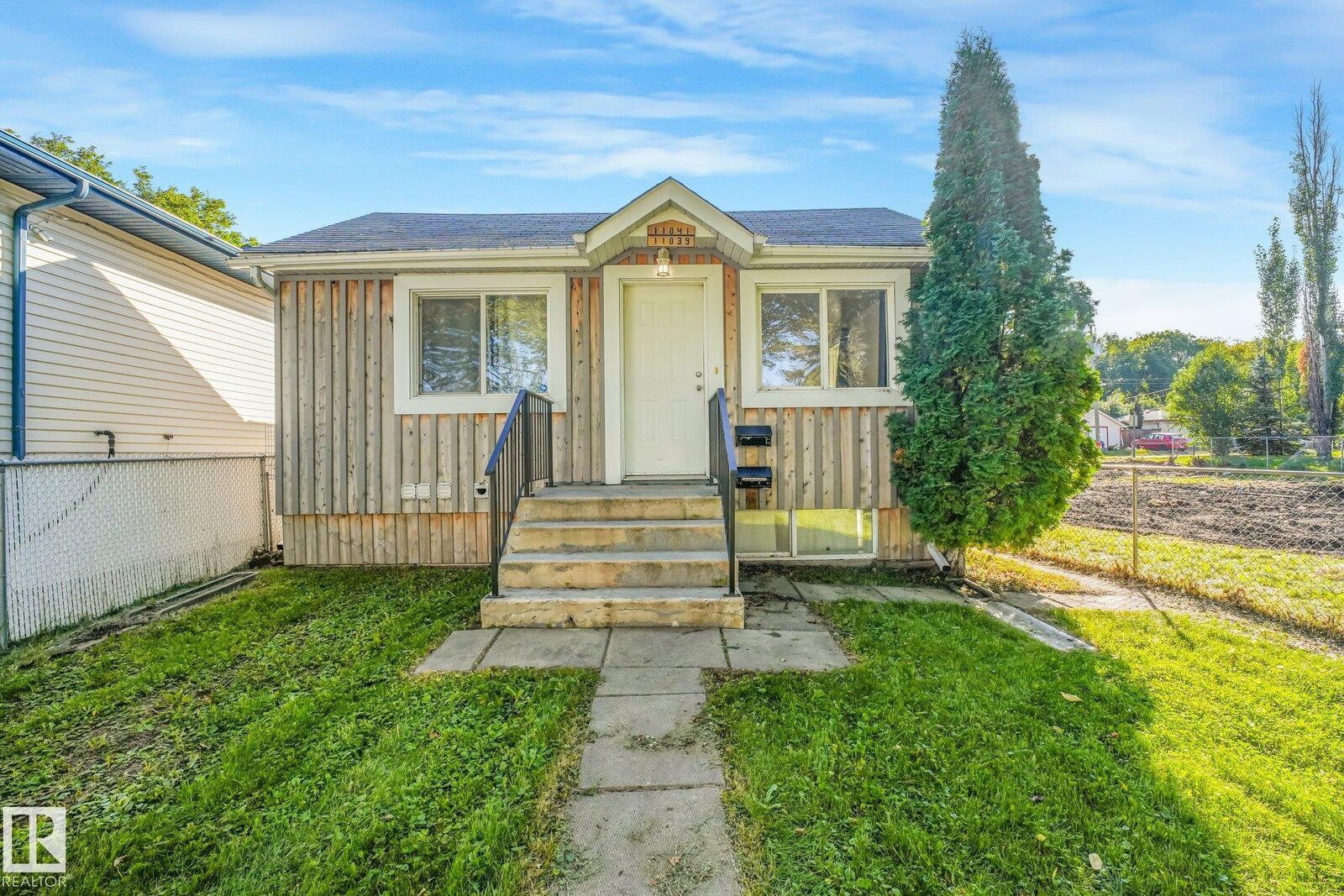 Property Photo:  11841 71 Street NW  AB T5B 1W4 