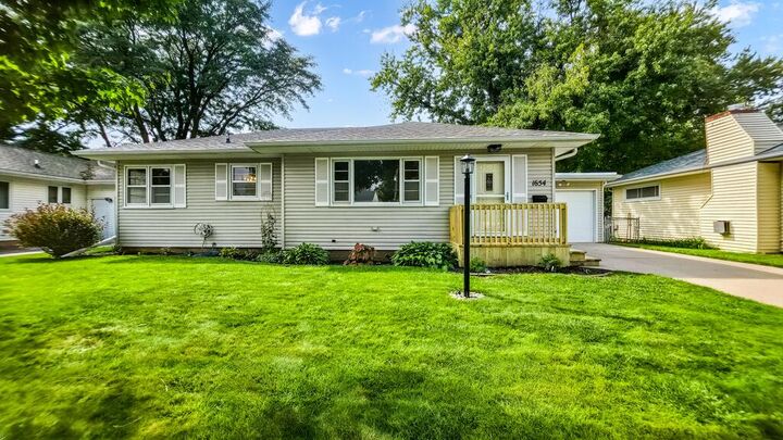 Property Photo:  1654 N 25th St  IA 50501 