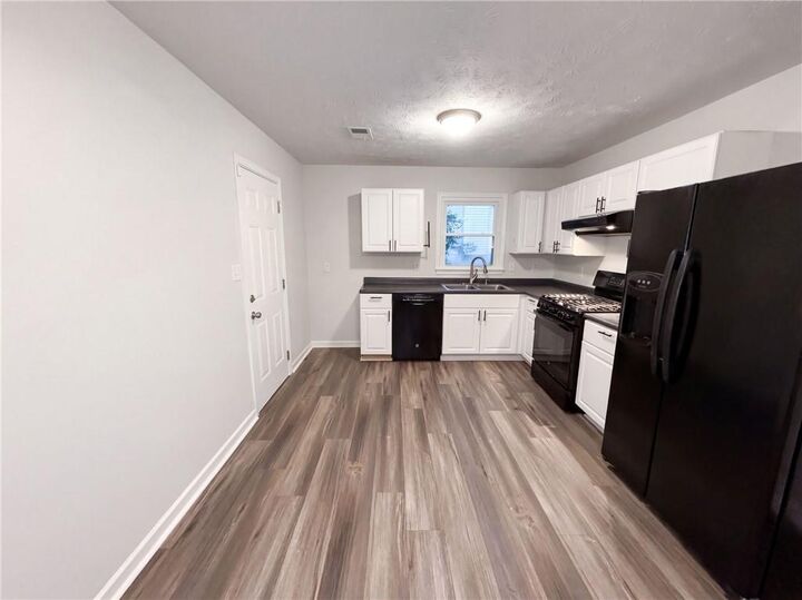 Property Photo:  204 Arbor Way  GA 30157 