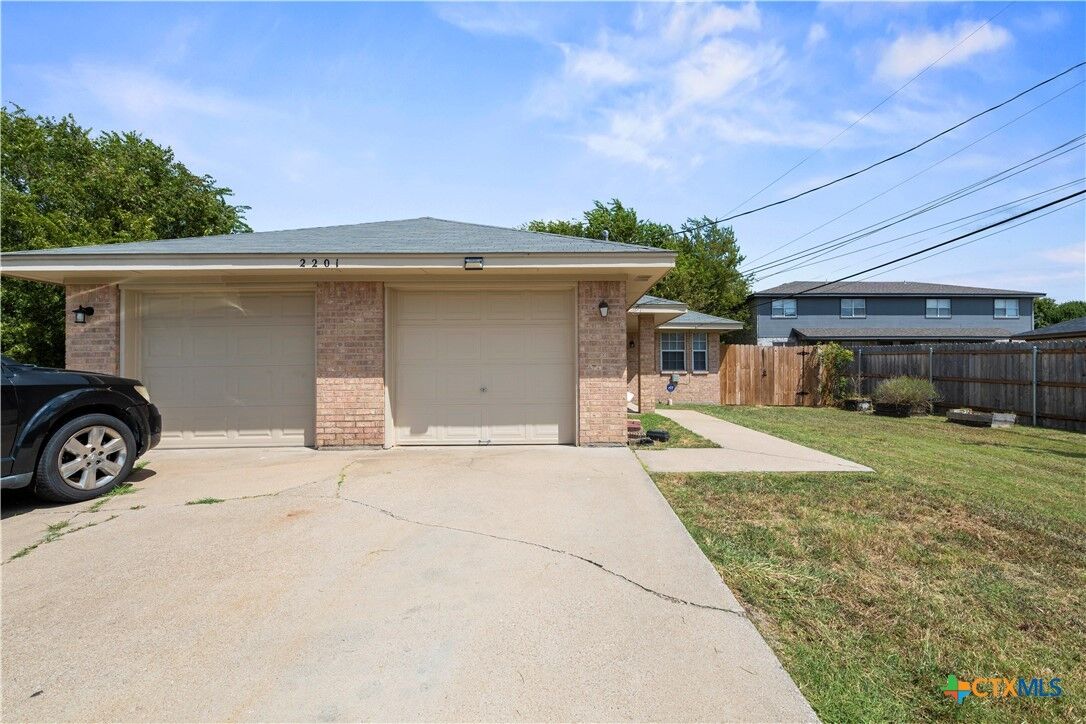 Property Photo:  2201 Westcliff Road  TX 76543 