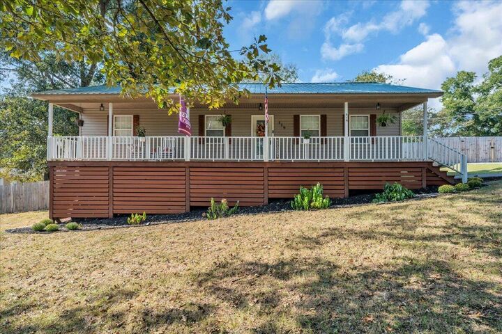 Property Photo:  519 Gunter Avenue  AL 35740 