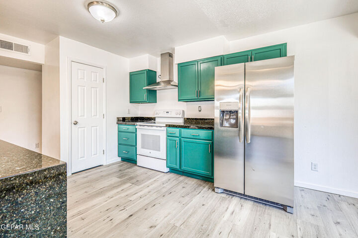 Property Photo: 3008 Barkarian Place TX 79936