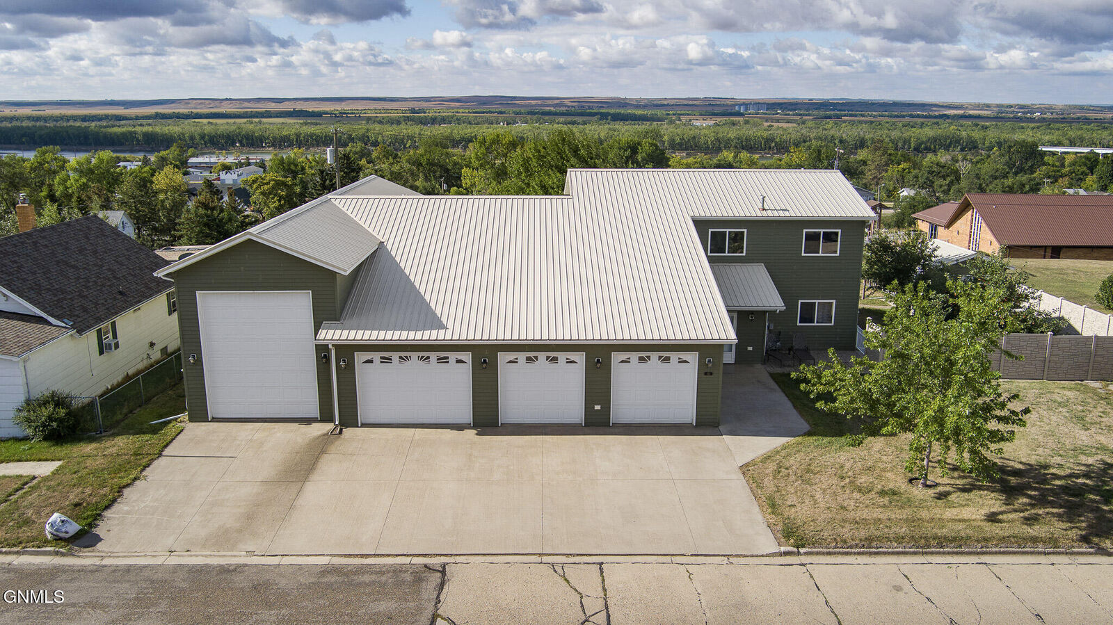 Property Photo:  511 6th Avenue  ND 58577 